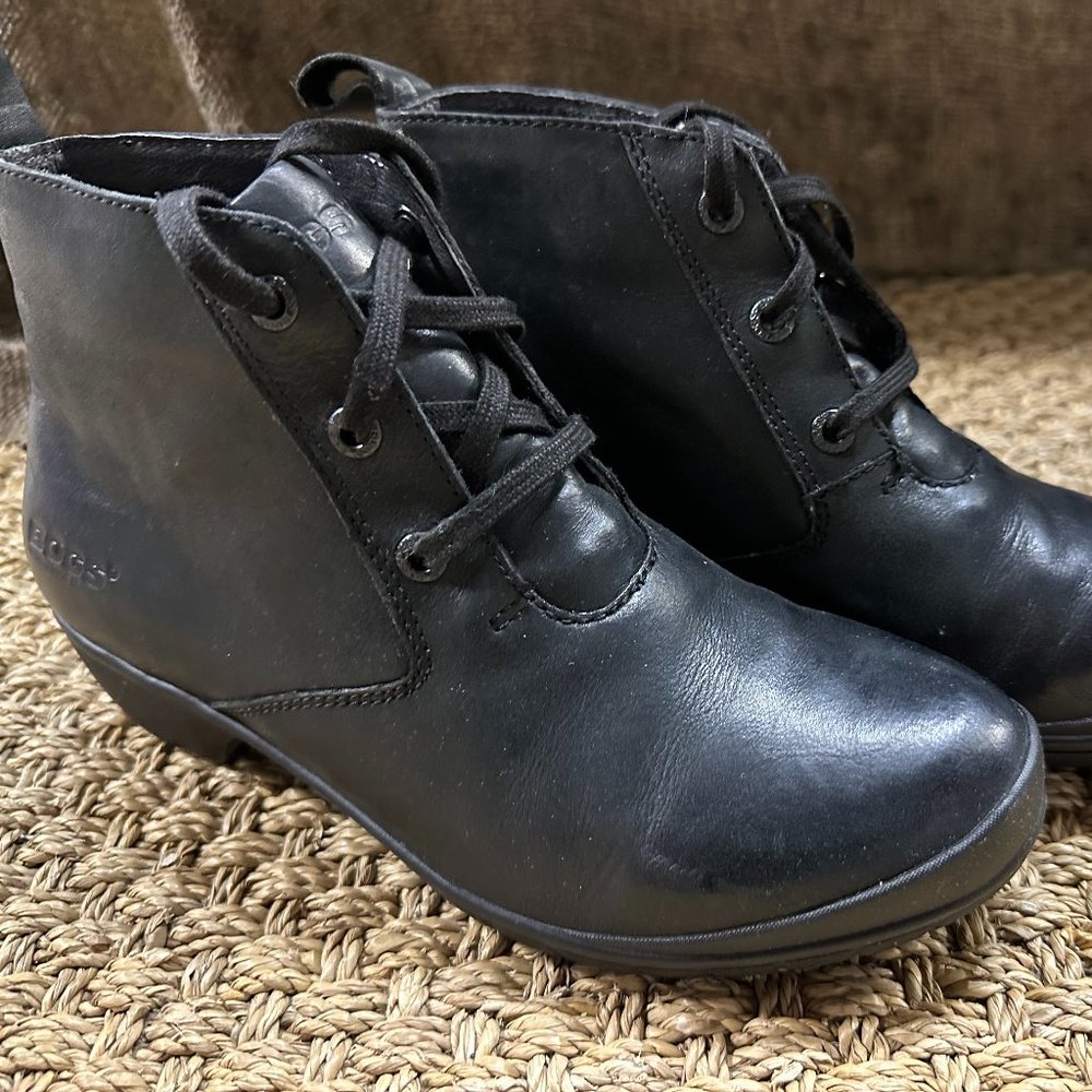 BOGS CARRIE LACE UP CHUKKA LEATHER ANKLE BOOT NEW